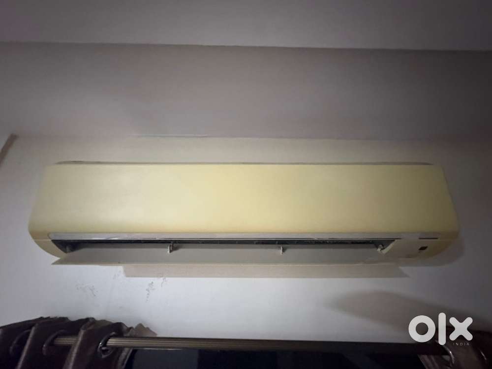 1.5 ton Daikin split Ac