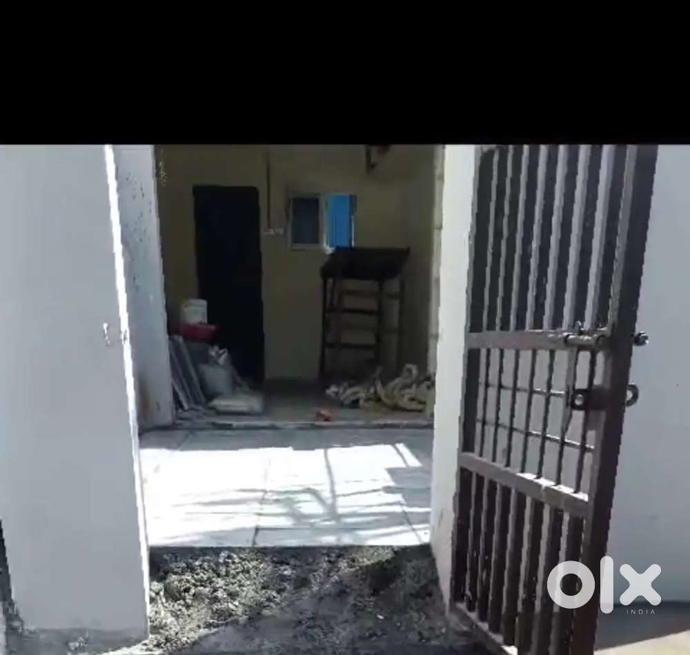 Independent Shutter for Sale in Mallapur in full residential locality