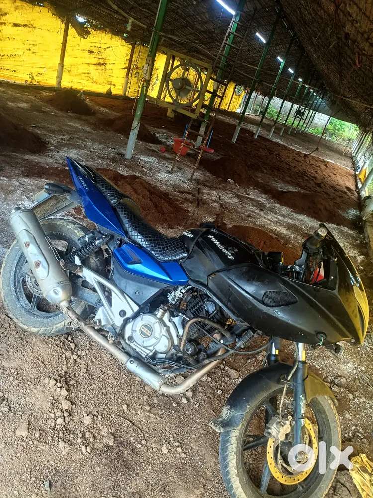 Bajaj pulsar 220