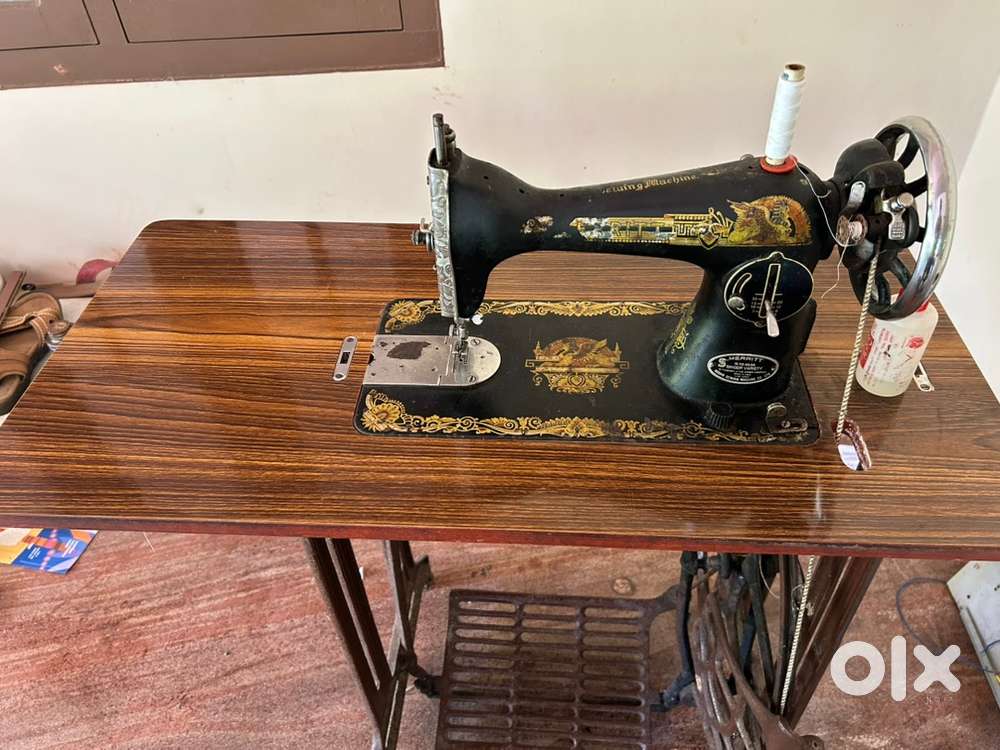 Sewing machine with Table and Stand