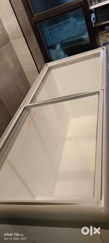 Western 550lit top glass deep freezer