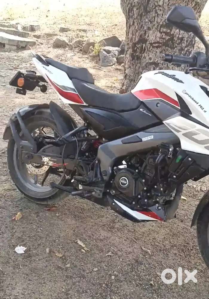 Bajaj.        Pulsar.          NS        200 Cc