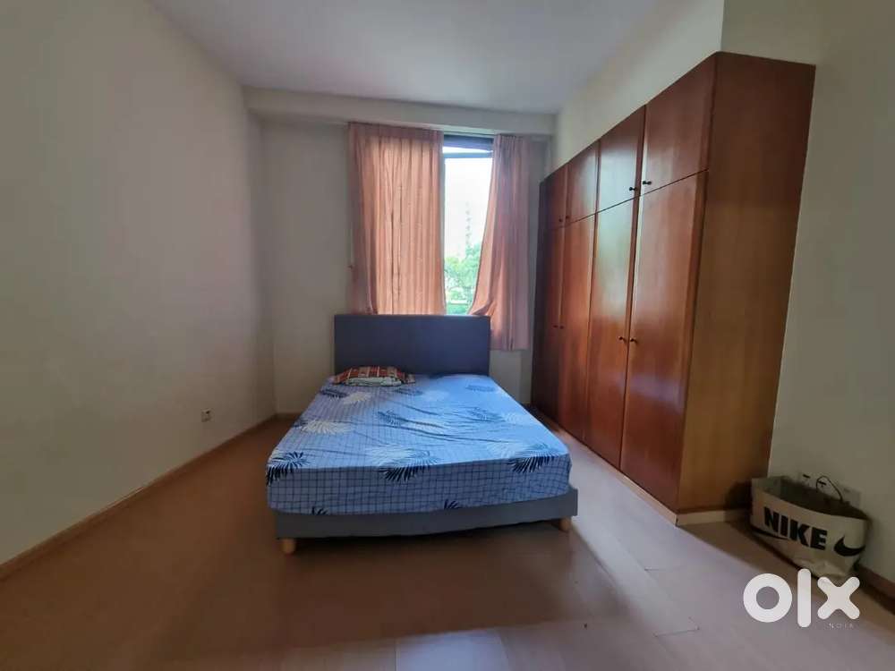 Pent house for rent single room