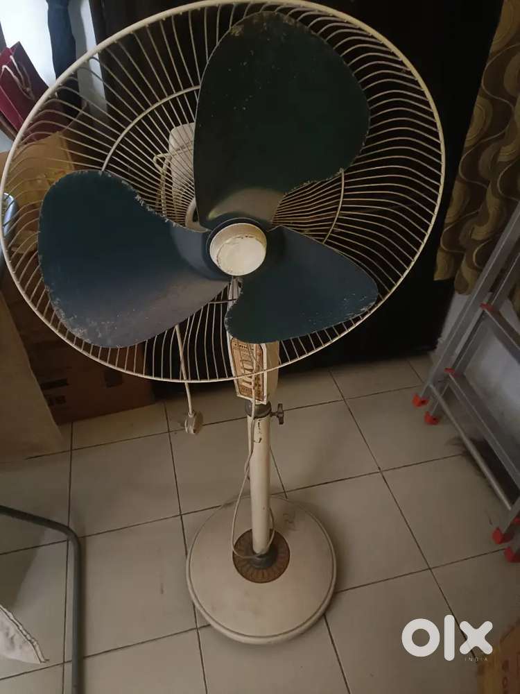 Standing fan