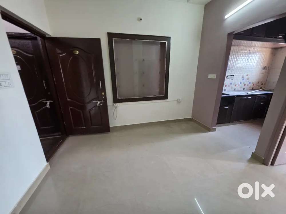 Good 2BHK in 6th floor with daylight in good locality near Oracle