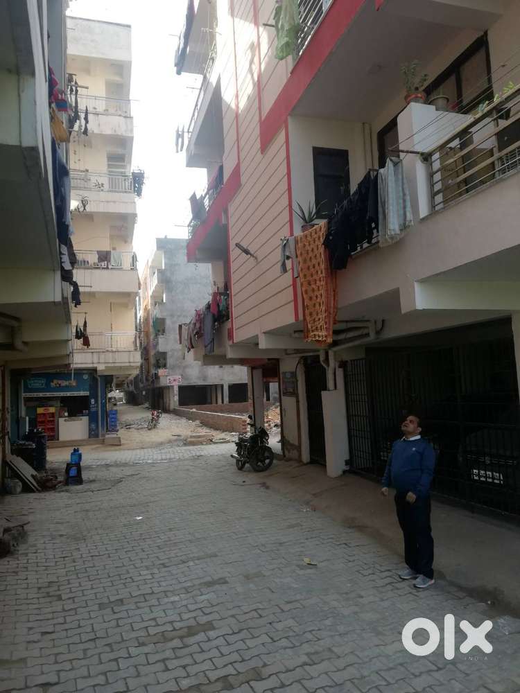 2 BHK Semi Furnished available for rent