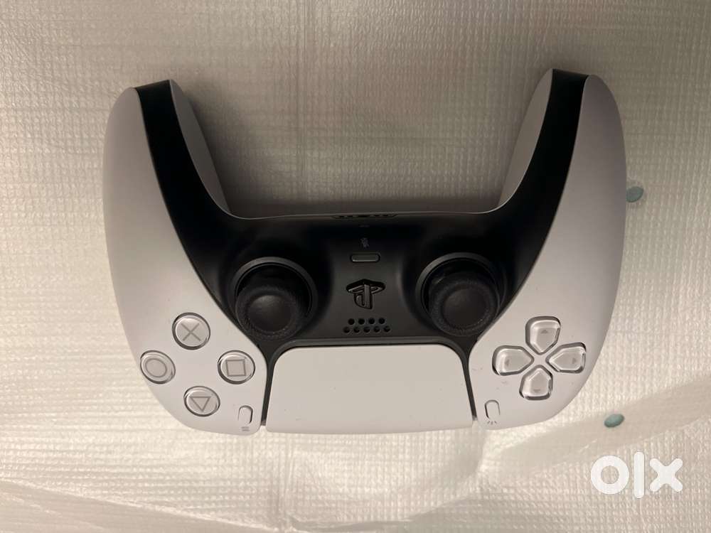 PS5 DualSense Controller (White)