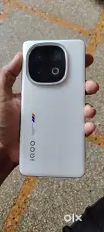 iQOO 13 12/256GB 6 Months old with all original accessories bill box
