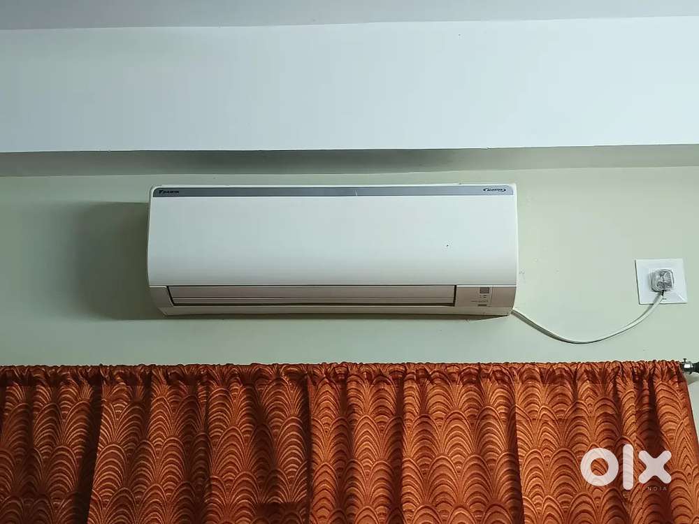1 TON DAIKIN INVERTER SPLIT AC