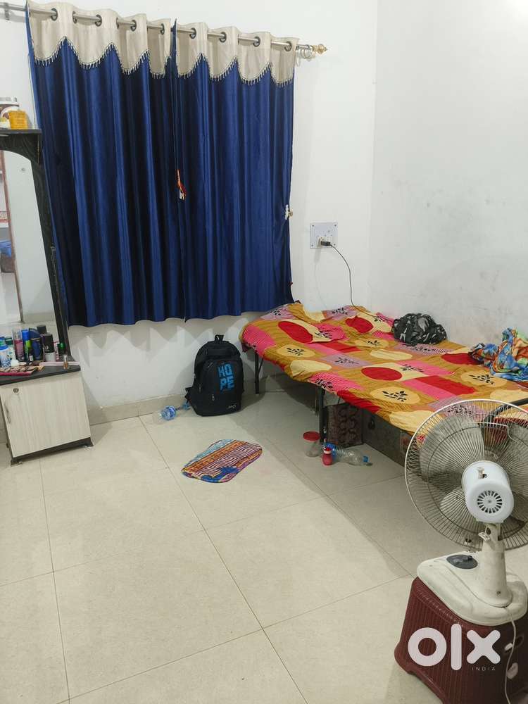 Well furnished room for girls ,5th plot from road