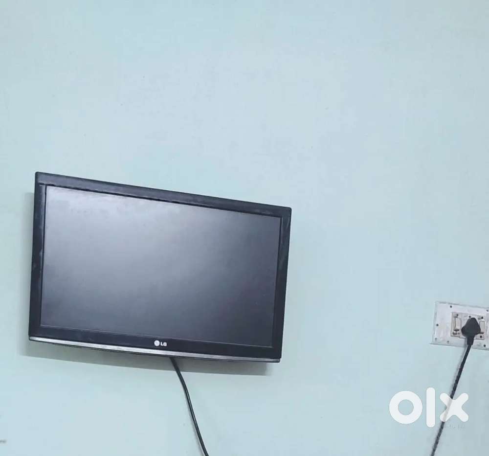 LG LED TV (Full HD / Smart TV) – बहुत कम उपयोग, एकदम नई जैसी हालत