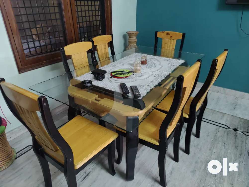6 seater Dining table