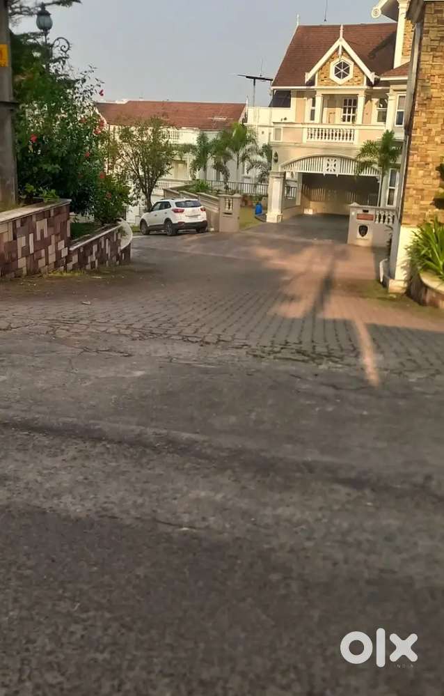 Plot for sale near kaipadamukal seaport road kakkanad