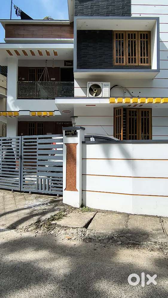 HOUSE FOR SALE @ POOJAPURA- MUDAVANMUGAL