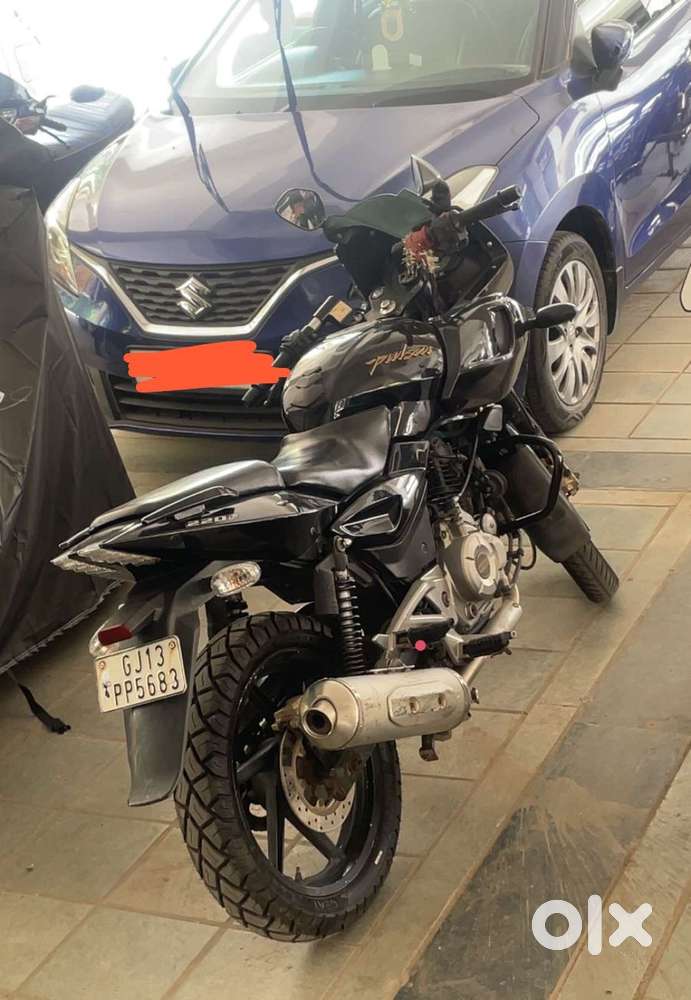 Pulser 220, only 33000 km driven, moderate used
