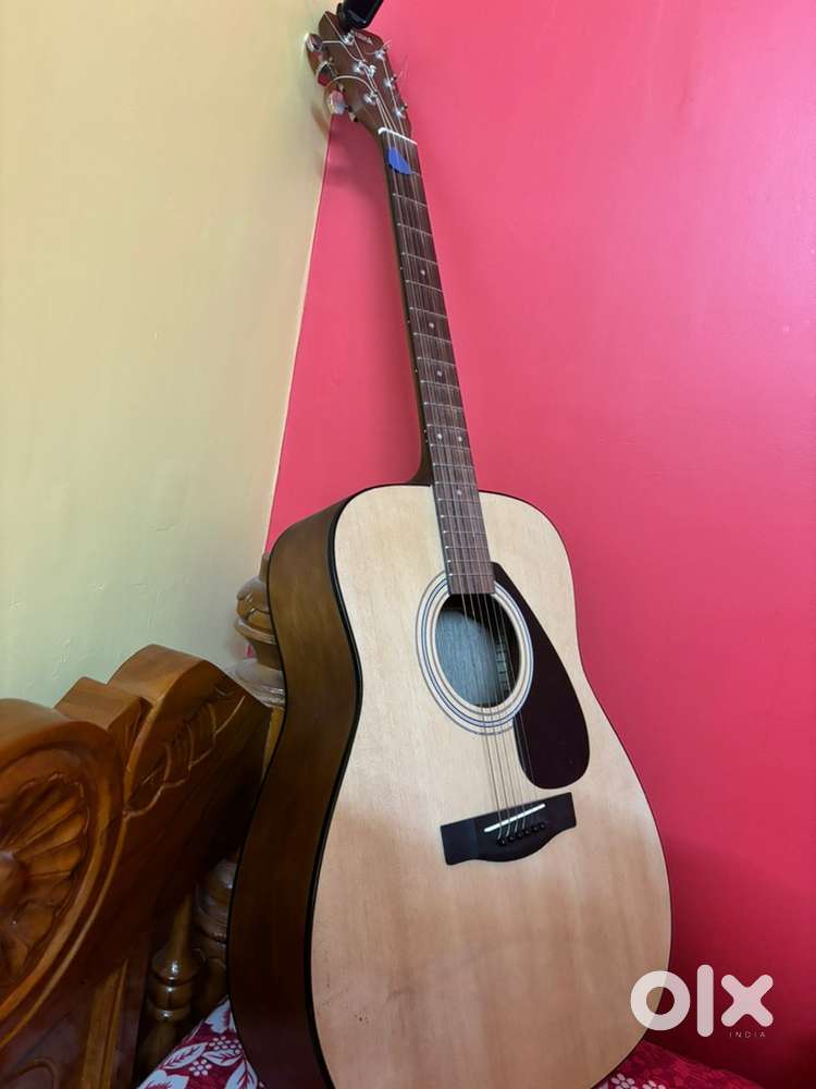 Yamaha F280 Guitar