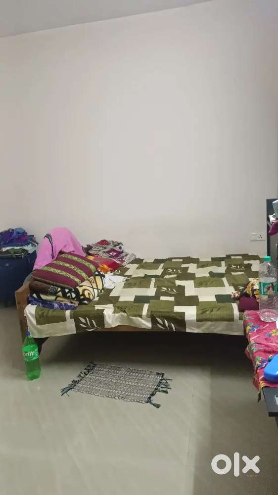 Urgent FEMALE ROOMMATE NEEDED