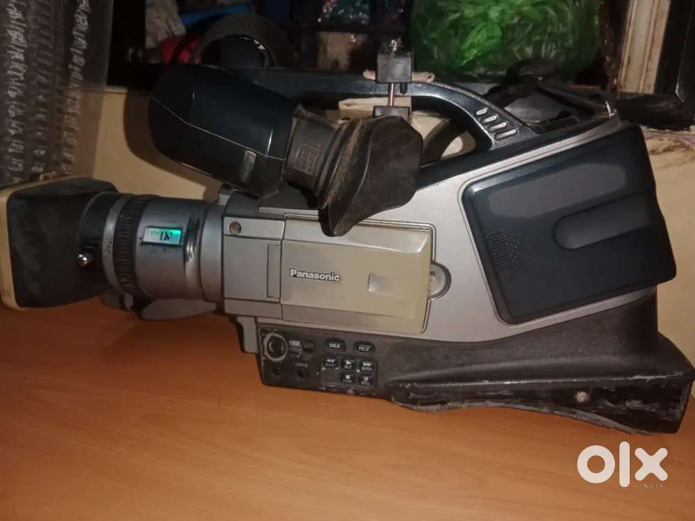 Panasonic MD9000 and Sony Hi8 Cameras