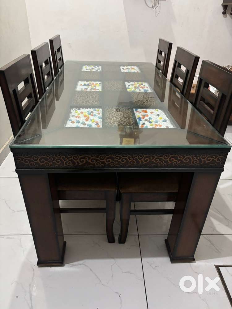 6 seater DINING TABLE