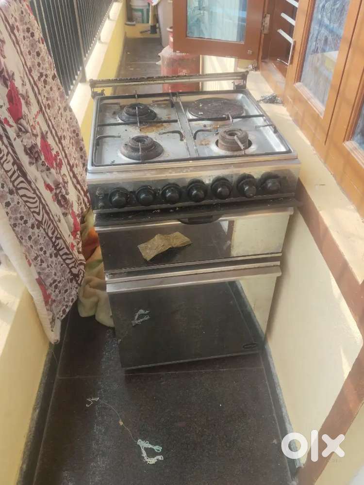 Stove with oven