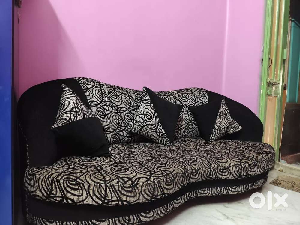 3 seater sofa of 6 years old