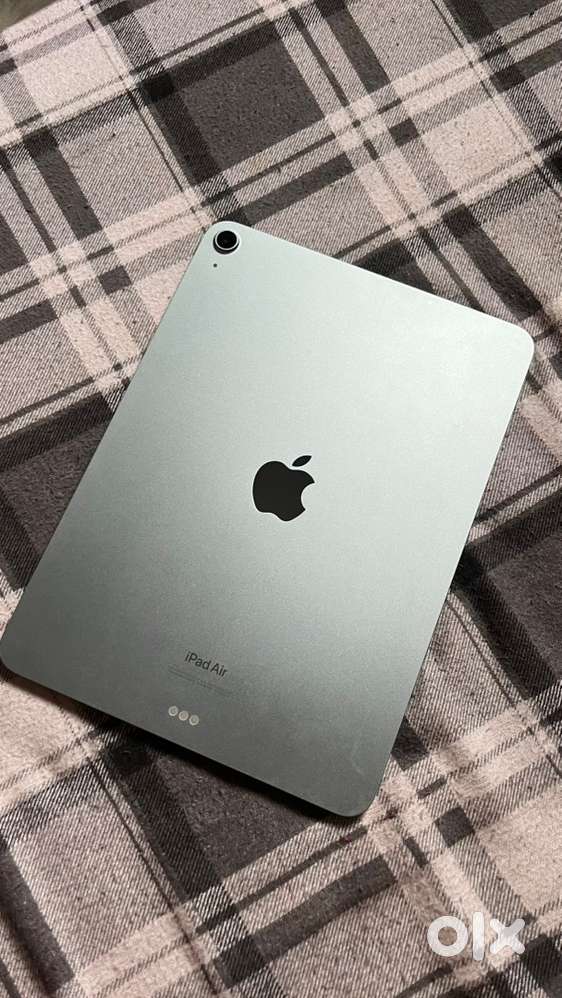 iPad Air M2 in mint condition with everything you need included
