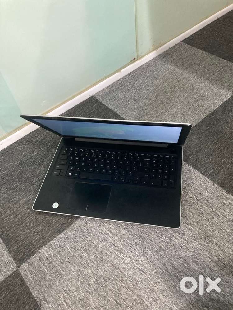 Dell inspiron P75F905 ~ i3 ~ 7th gen ~ 12gb ~ 256gb ~ giid working