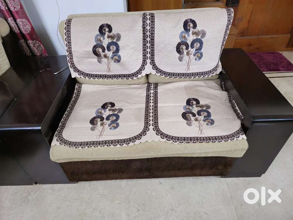 Spacious 7 Seater Sofa Set (3+2+2) in Excellent Condition