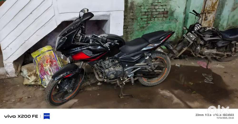 Pulsar 220F red colour best condition