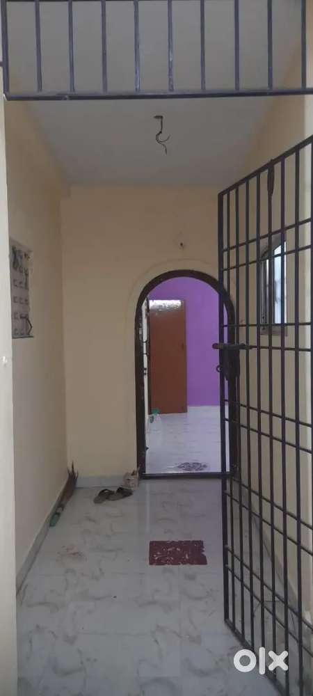 Spacious 2BHK flat for rent in Saligramam