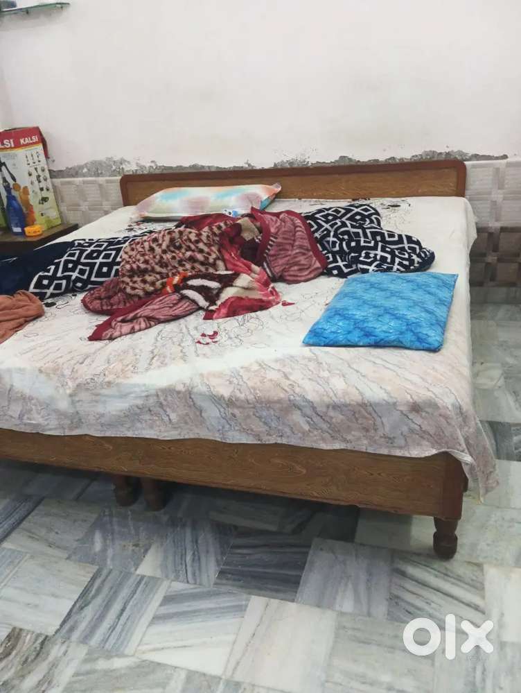 A very excellent Quality double-bed without matress