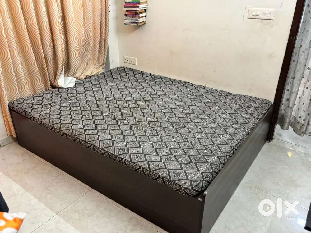 Bed With Hydraulic Storage