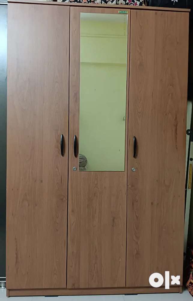 Two wooden wardrobes and diwan cum bed For sell