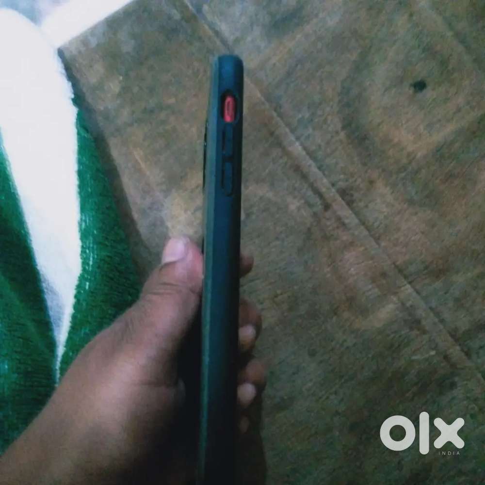 Iphone 11 red colour