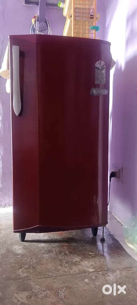 Purana refrigerator bechna hai