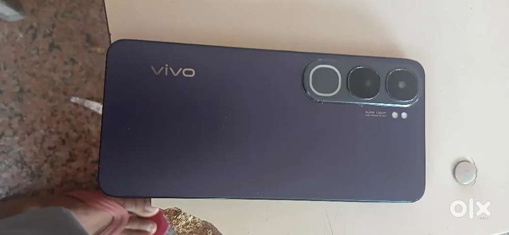 Vivo y 300 5g 8/128    6 month purana bil h  pura shi h  koi problem