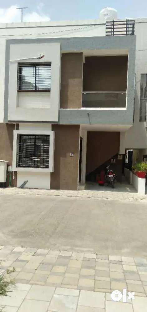 3 BHK Duplex in Aavkar Society in Atladara Bill Road.