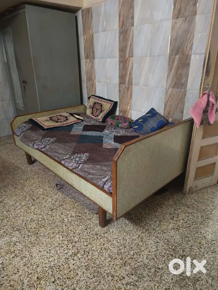 Sag wood bed