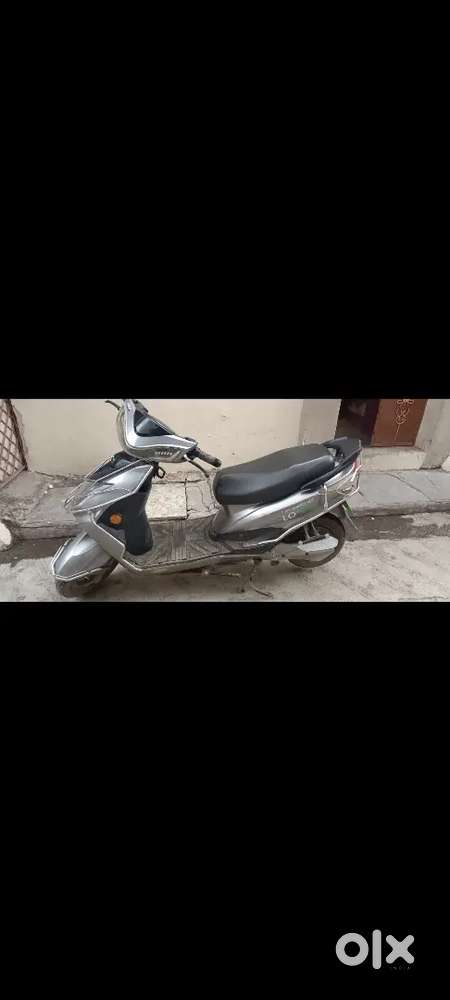 Lo ev battre electric scooter