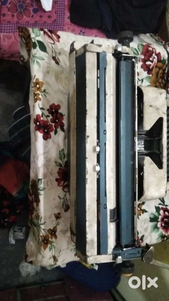 Typing machine urgent sell karna h.
