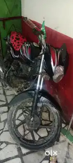 Saaf gadi h singal hand ki chali h