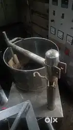 Wet grinder, tilting grinder