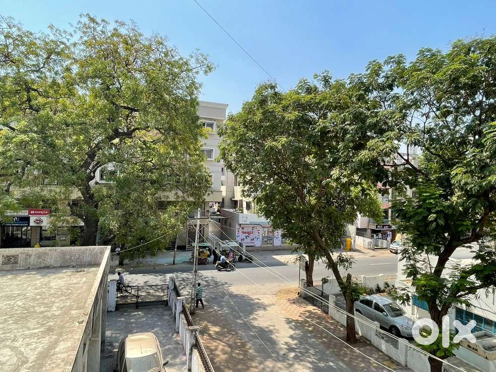 We need flatmate.  ONLY FOR GIRLS.  AT mota bazar