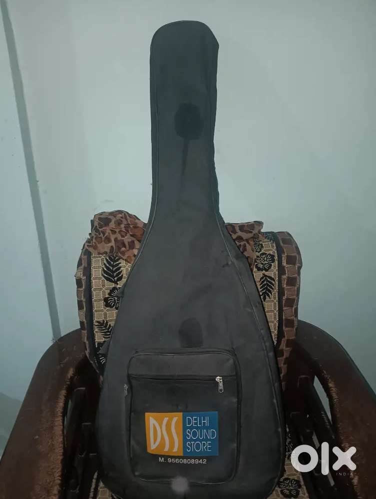 Sale a guitar