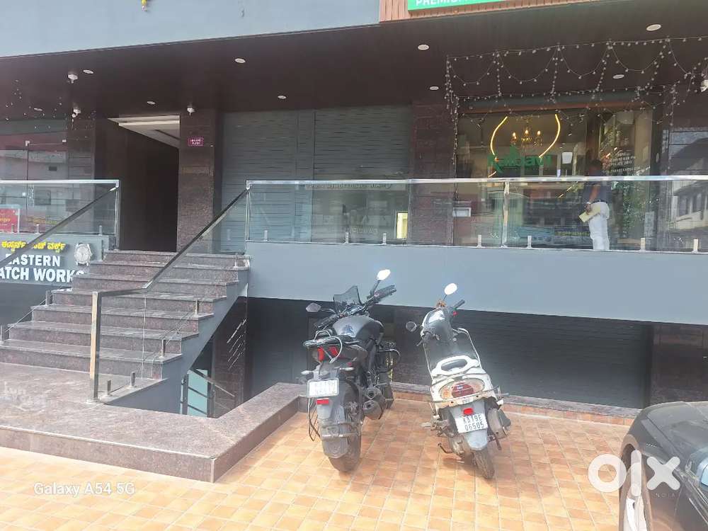 Shop for rent 750 sqft in car street