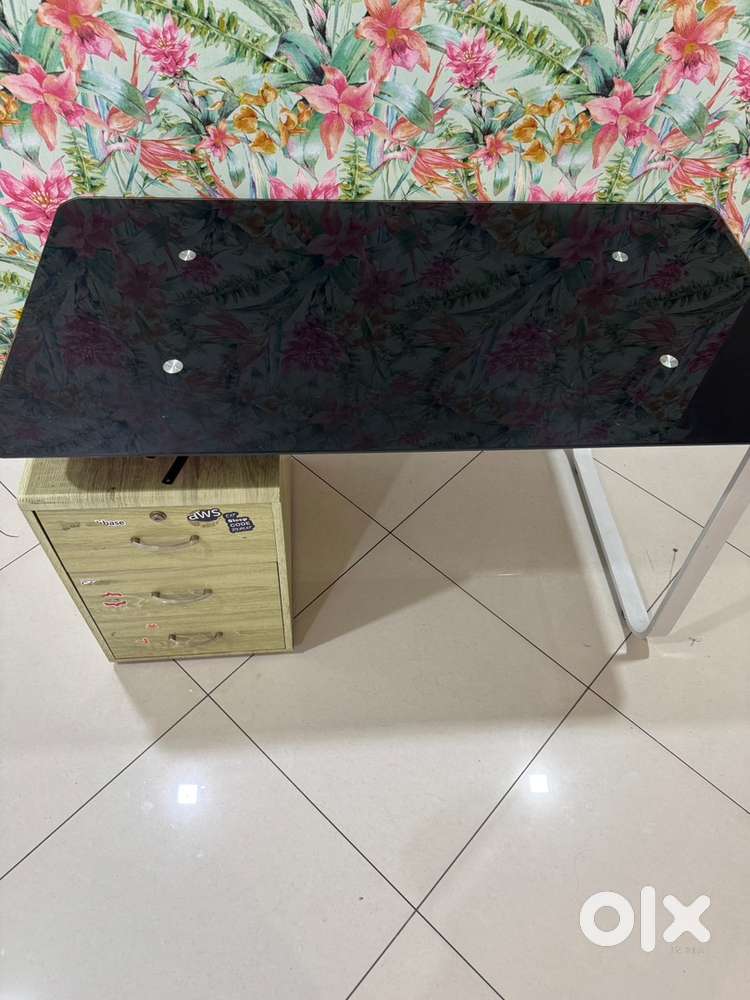 Urban ladder computer table for sale