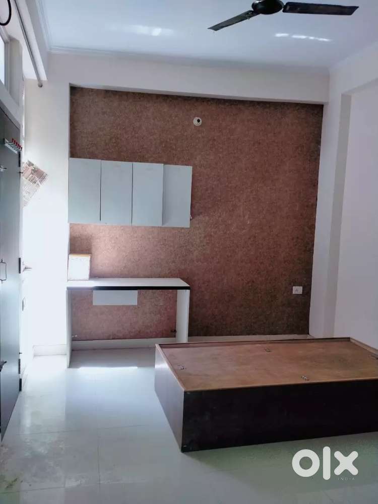1 room in 3bhk only for single girl