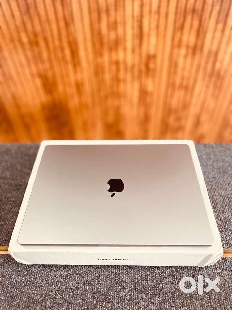 Macbook pro Apple M1 Pro chip 16 inch 32/512 SSD