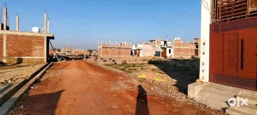 सीतापुर रोड से 900 मीटर दूरी पर बना हुआ मकान तुरंत कब्जा