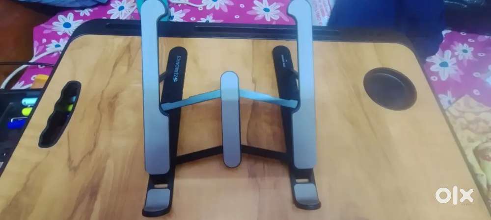 Laptop stand
